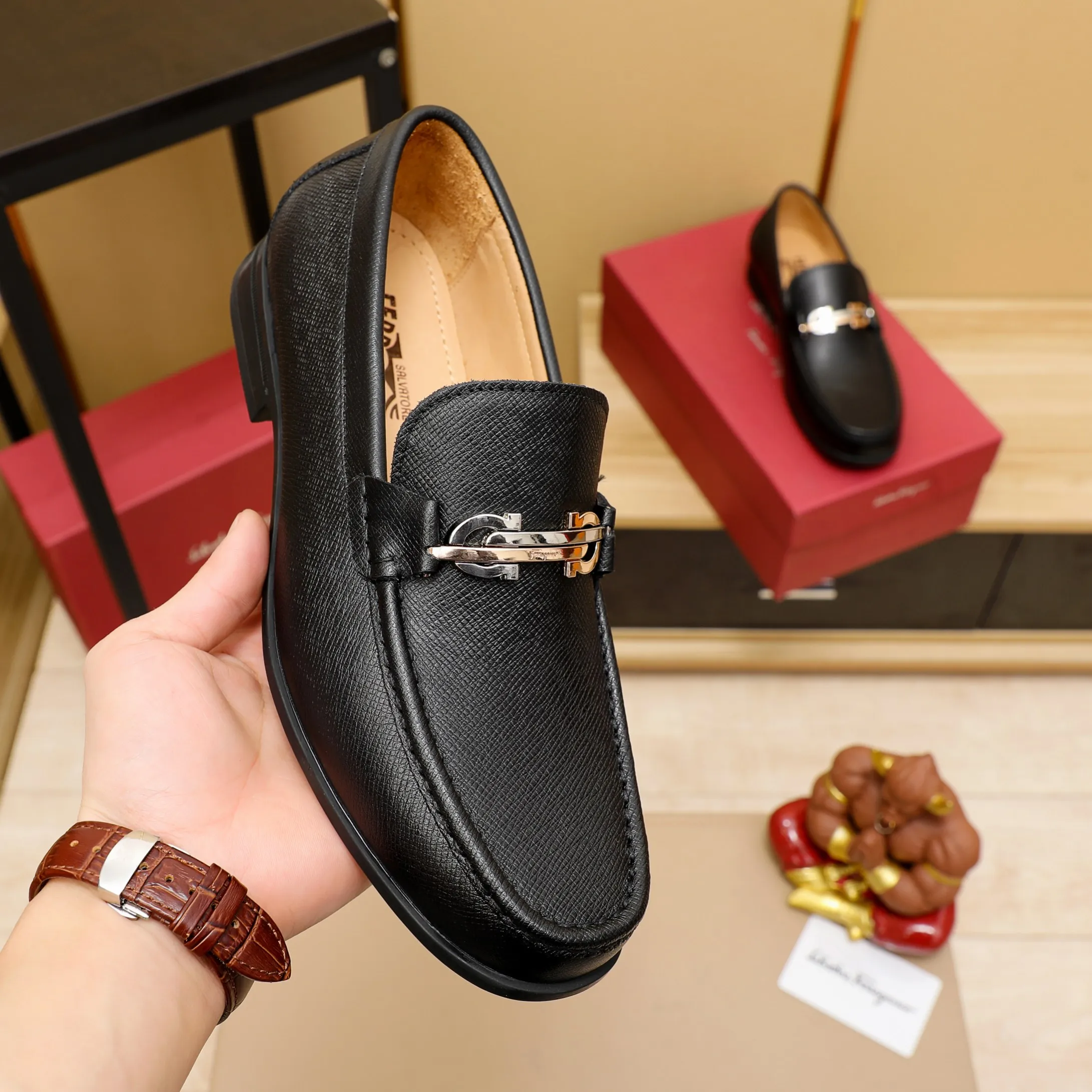 Men's clothing and shoes 💰460 🔥Ferragamo's new men's casual slip-on shoes🇨🇳Official website original 1:1 mold opening, original quality💯Fine workmanship, high-end luxury☘The upper is made of imported Italian first-layer cowhide🌴Luxury🐂leather lining🍓Rubber wear-resistant and non-slip outsole, breathable and comfortable to wear🍍The first choice for high-end men, black, size 38-45
